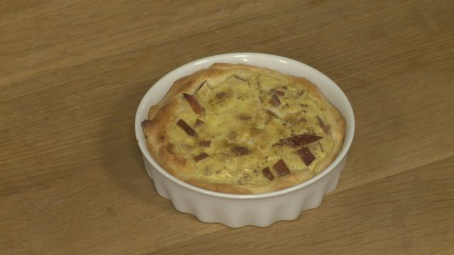 Almás quiche