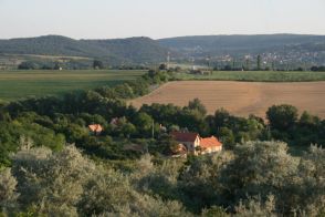 Kultúrák és a természet harmóniája a pilisi Malomdűlő Farmházban