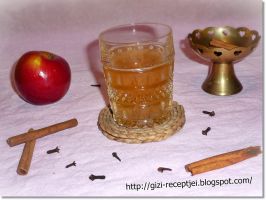 Almalé Amaretto likőrrel